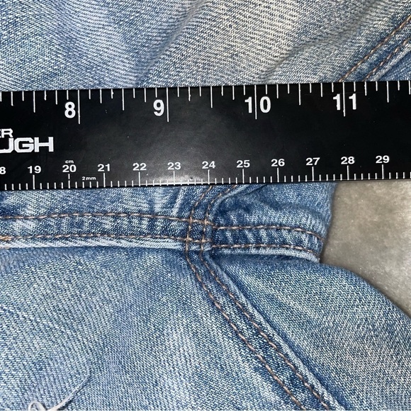 American Eagle Outfitters Tomgirl Medium Wash Distressed Ripped Jeans 0 Short - Picture 8 of 9